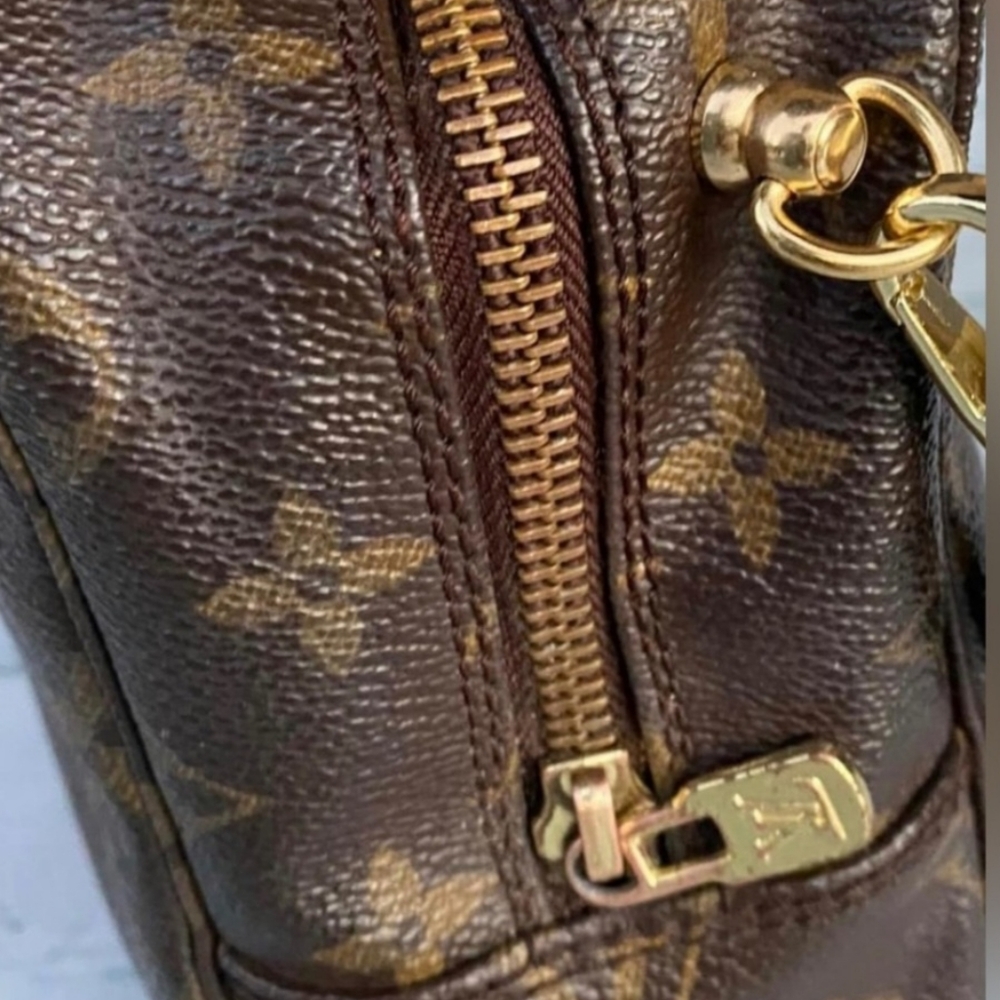 Louis Vuitton Trousser 28 with Authentic LV strap. 100% Vintage bag - Picture 7 of 12
